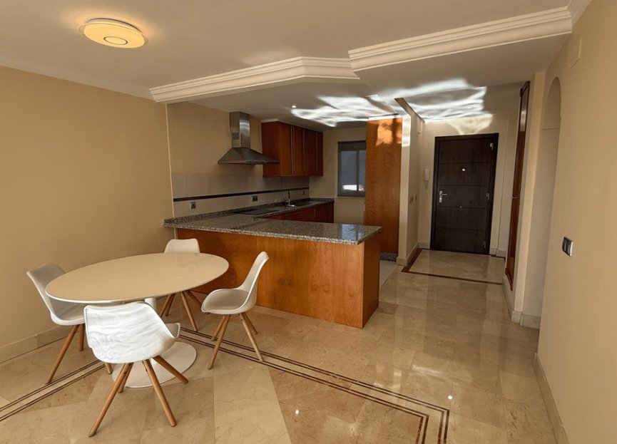 Resale - Apartment - Middle Floor Apartment - Marbella - Nueva Andalucia