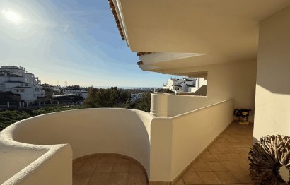 Resale - Apartment - Middle Floor Apartment - Marbella - Nueva Andalucia