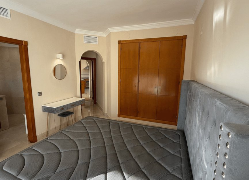 Resale - Apartment - Middle Floor Apartment - Marbella - Nueva Andalucia