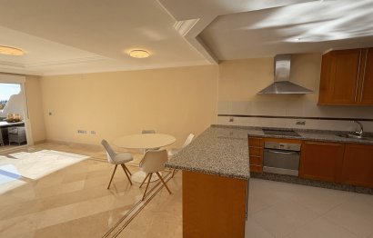 Resale - Apartment - Middle Floor Apartment - Marbella - Nueva Andalucia