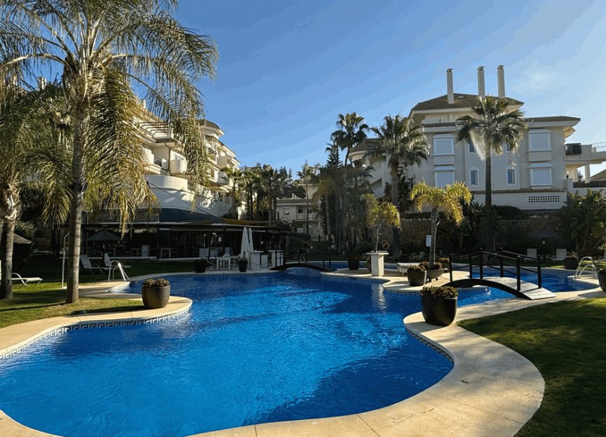 Resale - Apartment - Middle Floor Apartment - Marbella - Nueva Andalucia