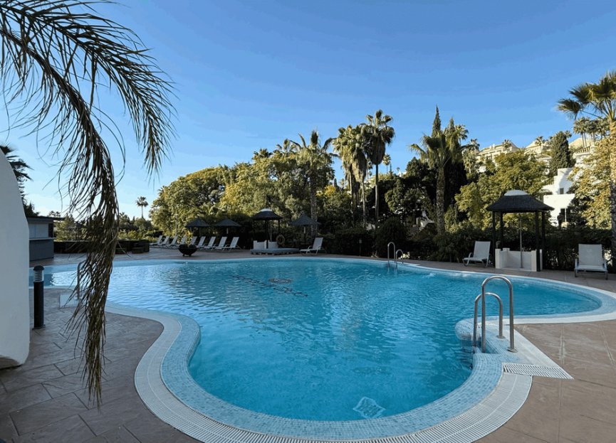 Resale - Apartment - Middle Floor Apartment - Marbella - Nueva Andalucia