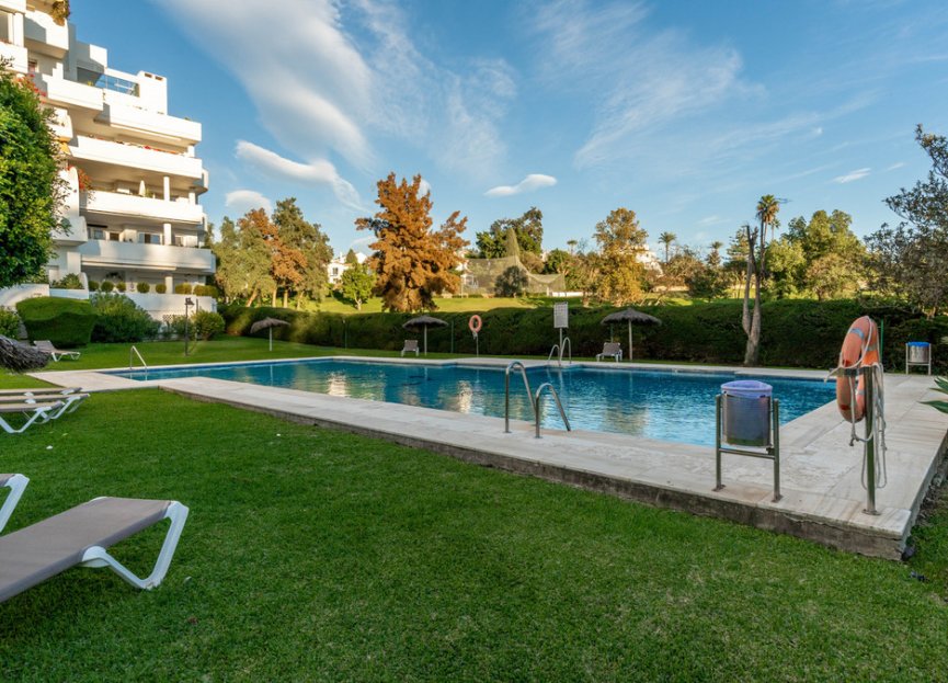 Resale - Apartment - Middle Floor Apartment - Marbella - Guadalmina Alta