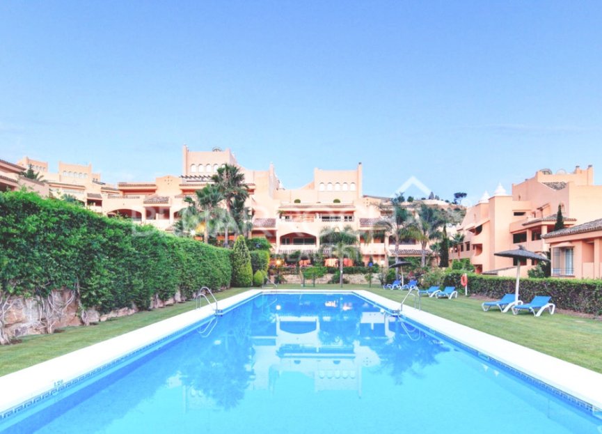 Resale - Apartment - Middle Floor Apartment - Marbella - Elviria