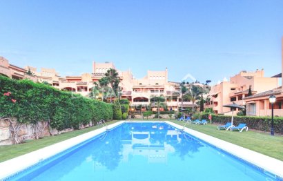 Resale - Apartment - Middle Floor Apartment - Marbella - Elviria