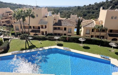 Resale - Apartment - Middle Floor Apartment - Marbella - Elviria