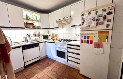 Resale - Apartment - Middle Floor Apartment - Estepona - Estepona Centro