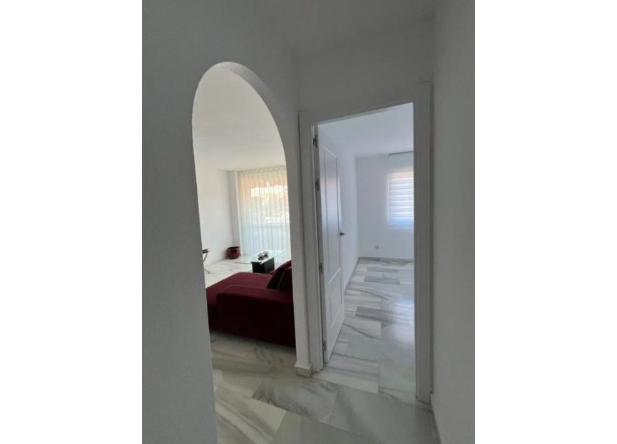 Resale - Apartment - Middle Floor Apartment - Estepona - Estepona Centro