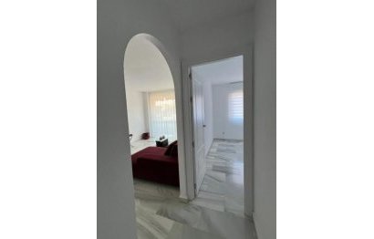 Resale - Apartment - Middle Floor Apartment - Estepona - Estepona Centro