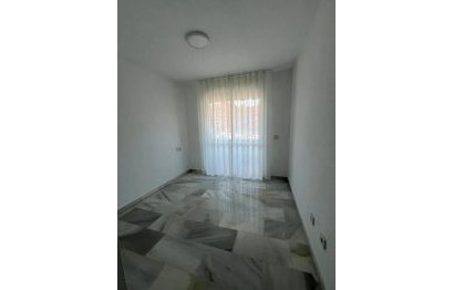 Resale - Apartment - Middle Floor Apartment - Estepona - Estepona Centro