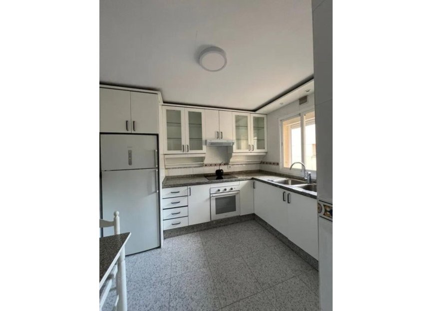 Resale - Apartment - Middle Floor Apartment - Estepona - Estepona Centro