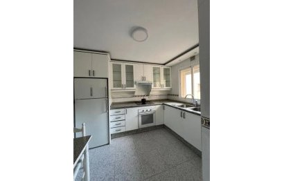 Resale - Apartment - Middle Floor Apartment - Estepona - Estepona Centro