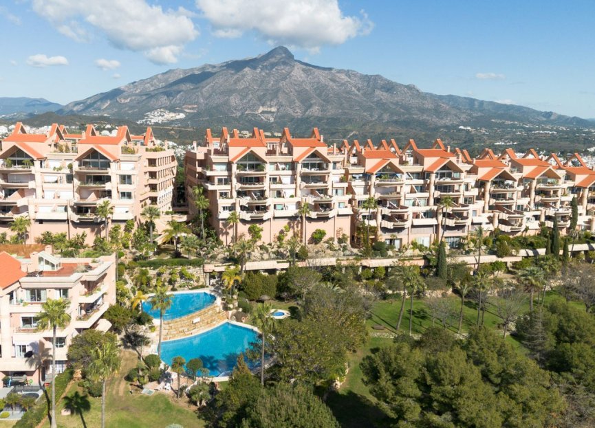 Resale - Apartment - Middle Floor Apartment - Marbella - Nueva Andalucia