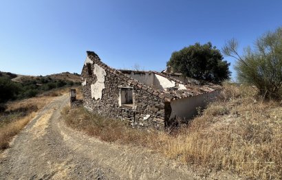 Resale - Plot - Land with Ruin - Mijas - La Cala