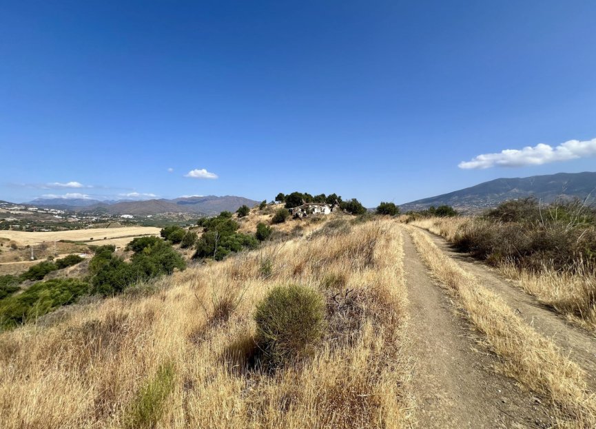 Resale - Plot - Land with Ruin - Mijas - La Cala