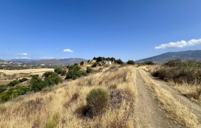 Resale - Plot - Land with Ruin - Mijas - La Cala