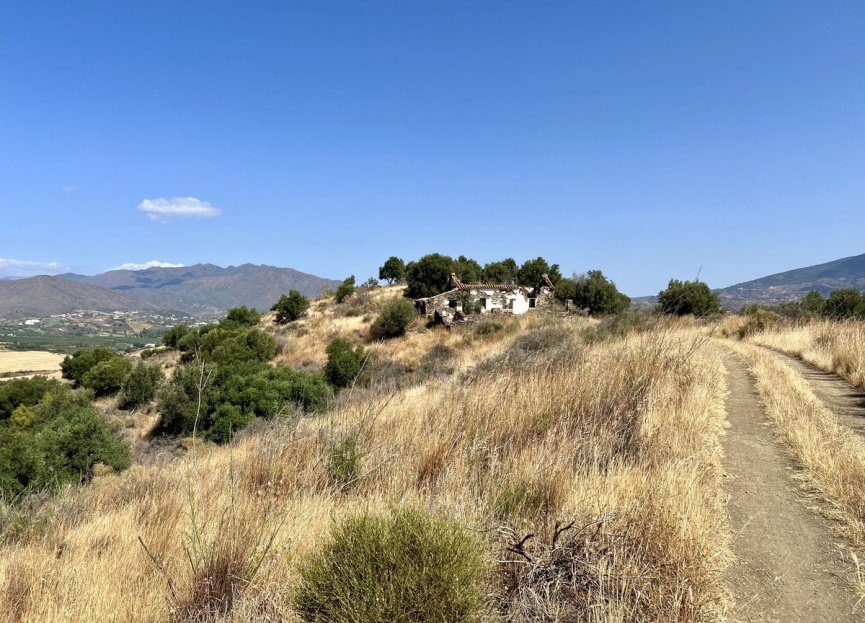 Resale - Plot - Land with Ruin - Mijas - La Cala