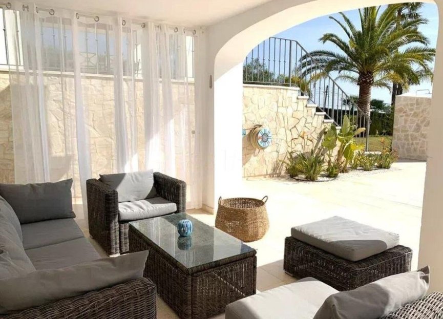 Resale - House - Detached Villa - Estepona - Estepona Centro