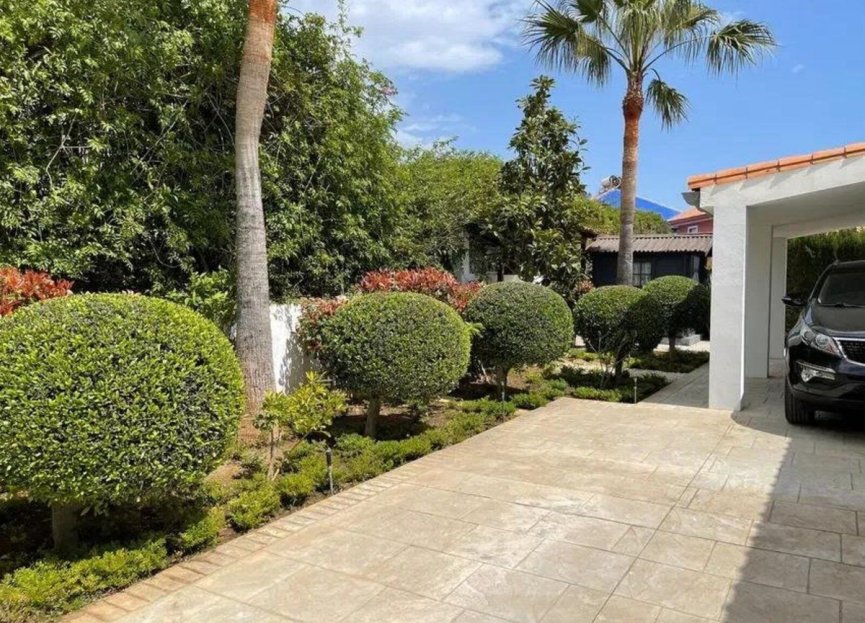 Resale - House - Detached Villa - Estepona - Estepona Centro