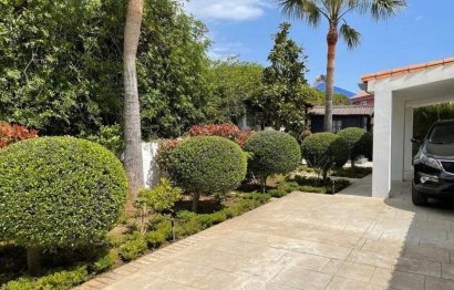 Resale - House - Detached Villa - Estepona - Estepona Centro