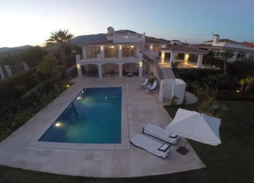 Resale - House - Detached Villa - Estepona - Estepona Centro