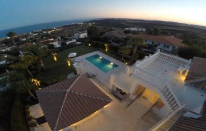 Resale - House - Detached Villa - Estepona - Estepona Centro