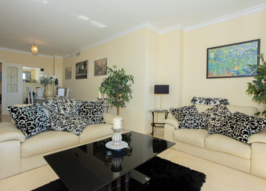 Resale - Apartment - Middle Floor Apartment - Marbella - Elviria