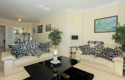 Resale - Apartment - Middle Floor Apartment - Marbella - Elviria