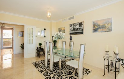 Resale - Apartment - Middle Floor Apartment - Marbella - Elviria