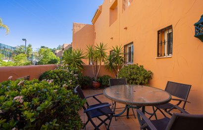 Resale - Apartment - Middle Floor Apartment - Marbella - Elviria