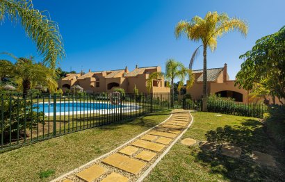 Resale - Apartment - Middle Floor Apartment - Marbella - Elviria