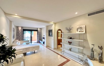 Resale - Apartment - Middle Floor Apartment - Marbella - Puerto Banús