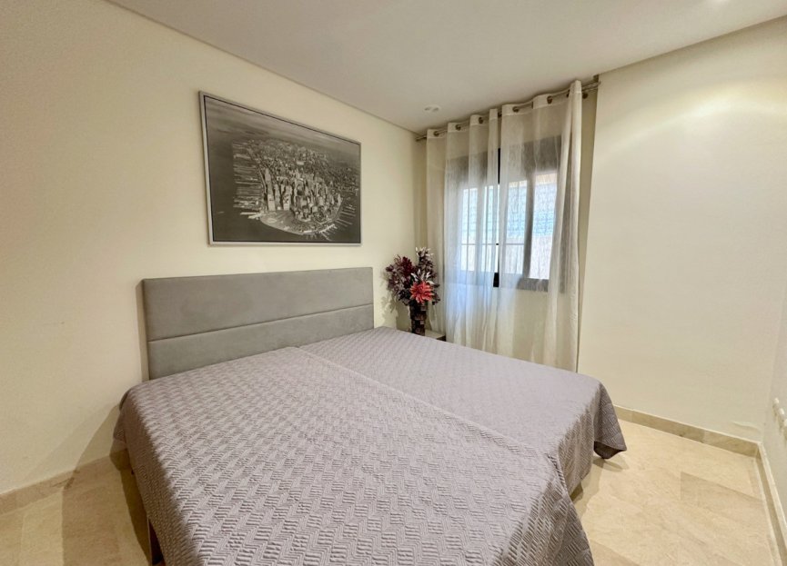 Resale - Apartment - Middle Floor Apartment - Marbella - Puerto Banús