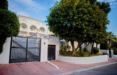 Resale - House - Detached Villa - Benalmádena - Benalmadena Centro