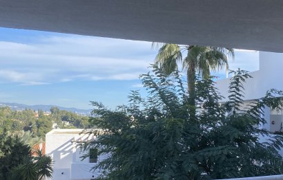 Resale - Apartment - Middle Floor Apartment - Marbella - Nueva Andalucia