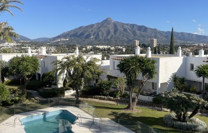 Resale - Apartment - Middle Floor Apartment - Marbella - Nueva Andalucia