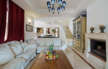 Resale - House - Semi-Detached House - Marbella - Nueva Andalucia