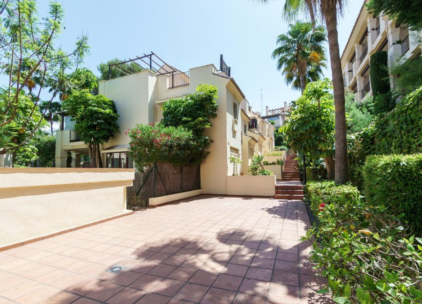 Resale - House - Semi-Detached House - Marbella - Nueva Andalucia