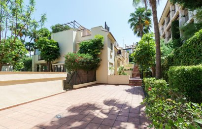 Resale - House - Semi-Detached House - Marbella - Nueva Andalucia