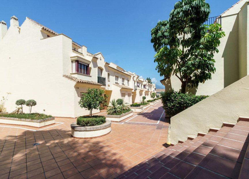 Resale - House - Semi-Detached House - Marbella - Nueva Andalucia