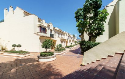 Resale - House - Semi-Detached House - Marbella - Nueva Andalucia