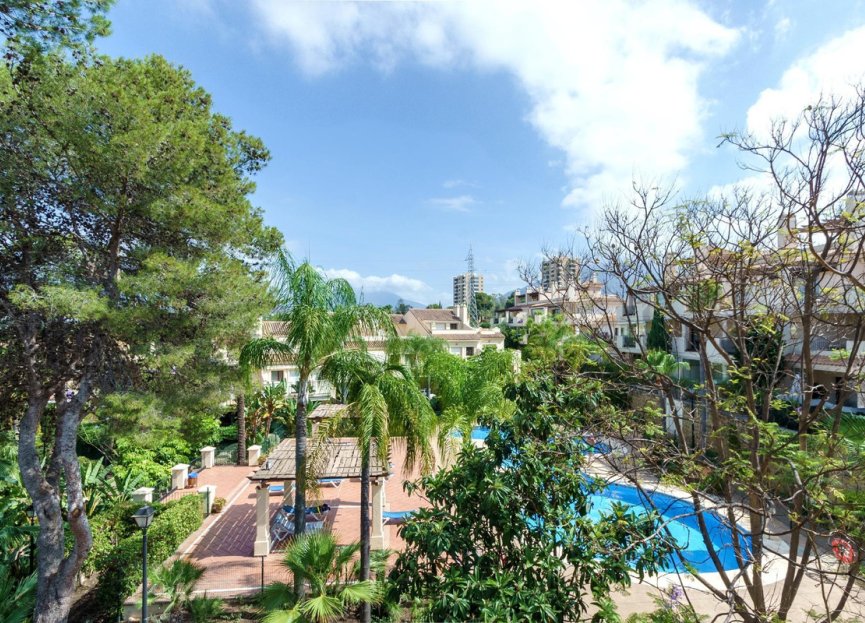 Resale - House - Semi-Detached House - Marbella - Nueva Andalucia