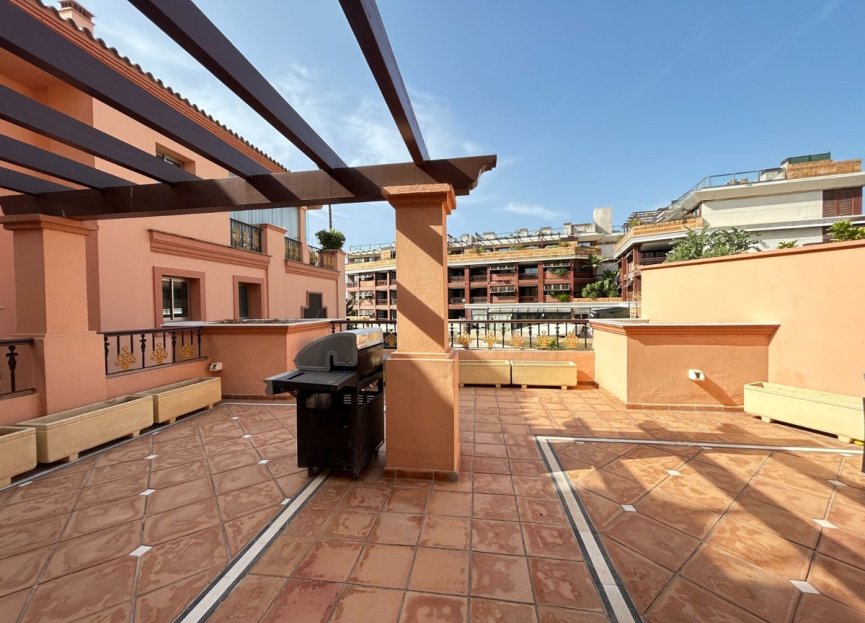 Resale - Apartment - Middle Floor Apartment - Marbella - Puerto Banús