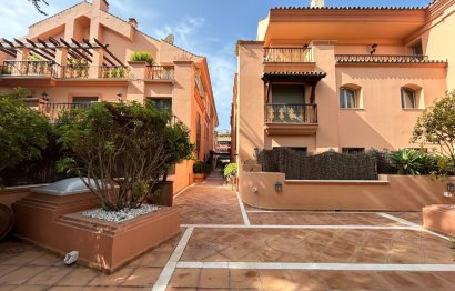 Resale - Apartment - Middle Floor Apartment - Marbella - Puerto Banús