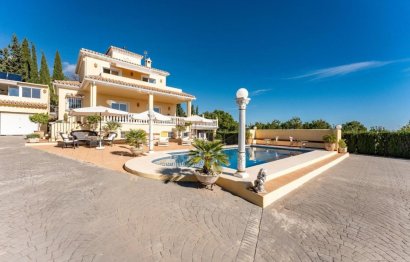 Resale - House - Detached Villa - Estepona - Estepona Centro