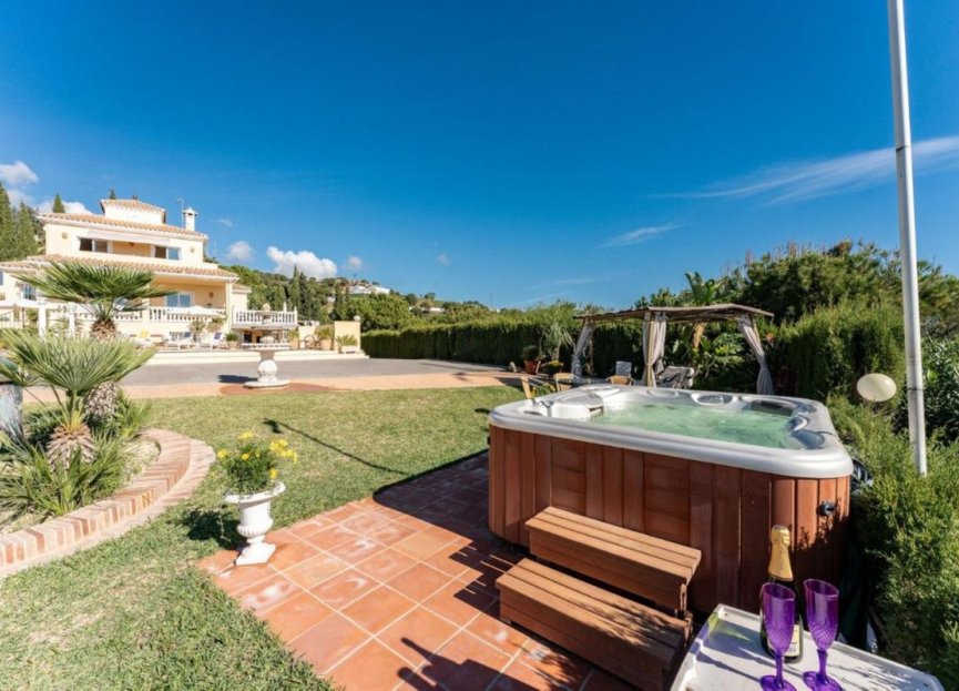 Resale - House - Detached Villa - Estepona - Estepona Centro