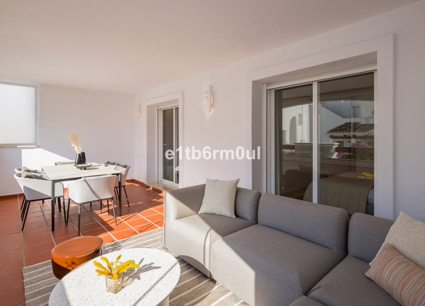 Resale - Apartment - Middle Floor Apartment - Marbella - Nueva Andalucia