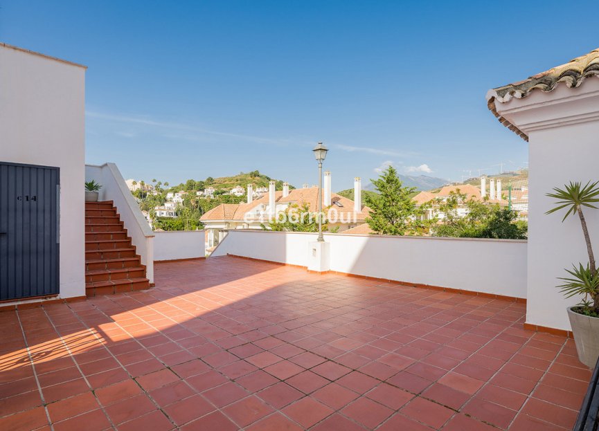 Resale - Apartment - Middle Floor Apartment - Marbella - Nueva Andalucia