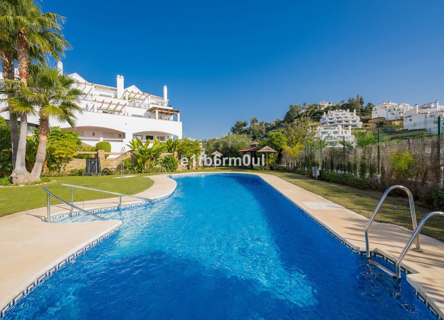 Resale - Apartment - Middle Floor Apartment - Marbella - Nueva Andalucia