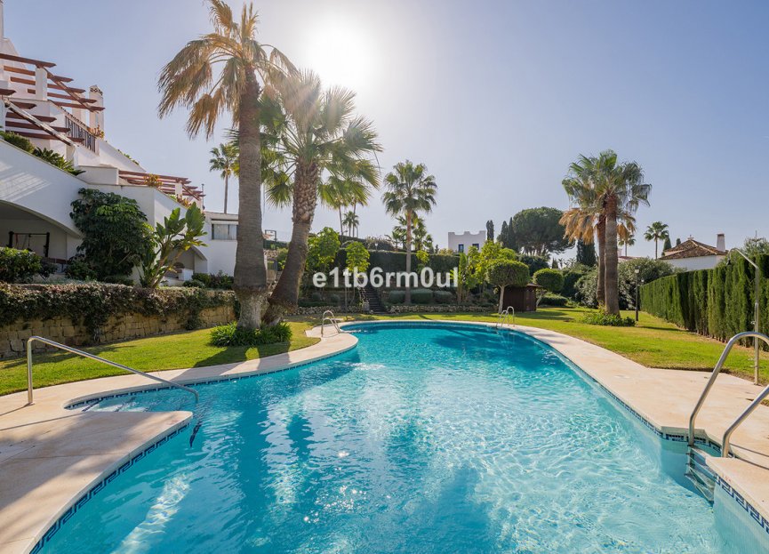 Resale - Apartment - Middle Floor Apartment - Marbella - Nueva Andalucia